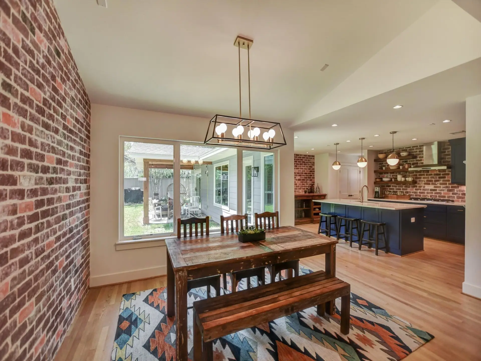 Redstart Dining in Texas